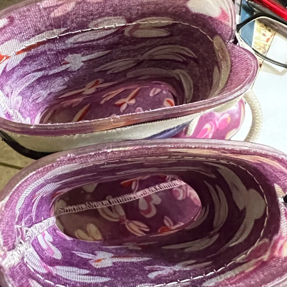 Shoes size 9